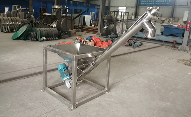 ls螺旋輸送機(jī)：型號(hào)齊全，結(jié)構(gòu)簡(jiǎn)單，占地面積小，輸送能力強(qiáng)。